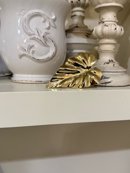 Accessories - Vintage Oversized Large Leaf Scarf Clip By La Donna